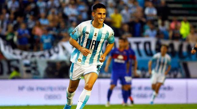 欧博官网-66米外吊射 他打进南美足联赛事历史上最远进球！