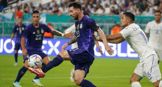 梅西越老越妖，阿根廷队进攻还是100%全靠他